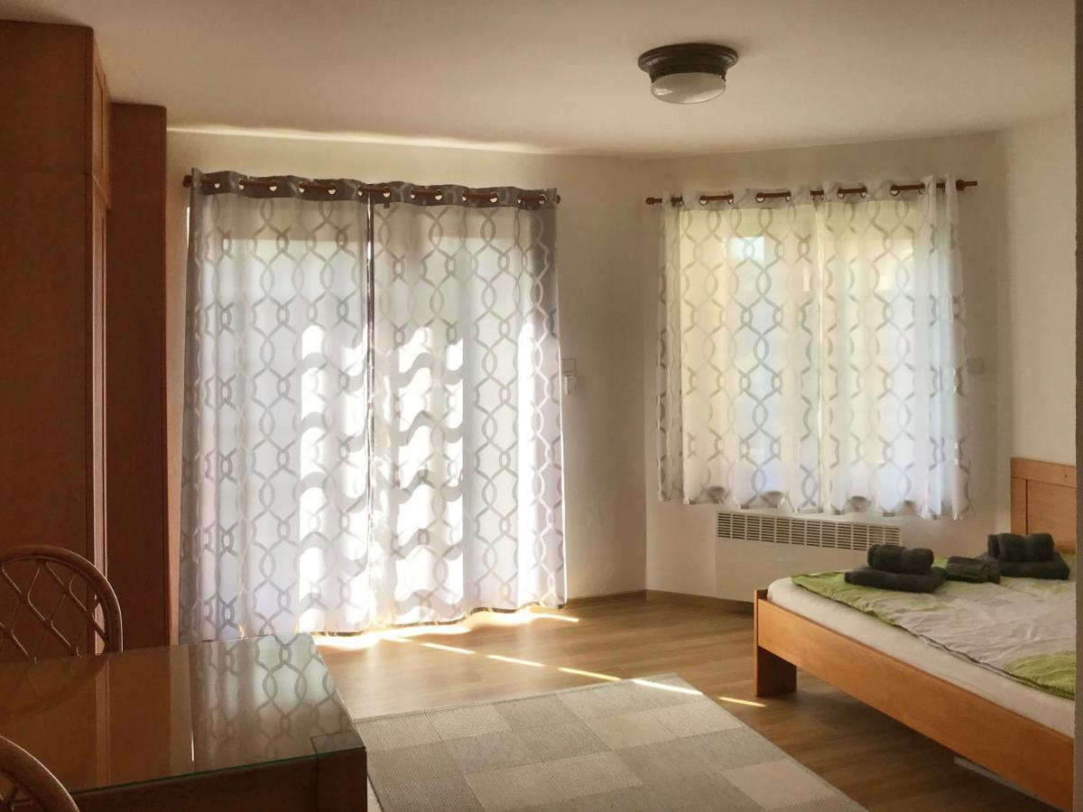 Ferienwohnung Apartman Hosin Hluboká nad Vltavou Exterior foto